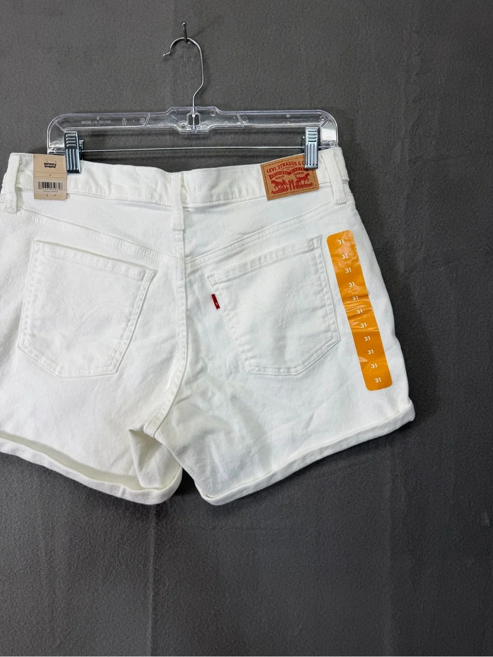 NWT 31 Levi’s Classic mid length shorts White Shorts - Picture 8 of 16